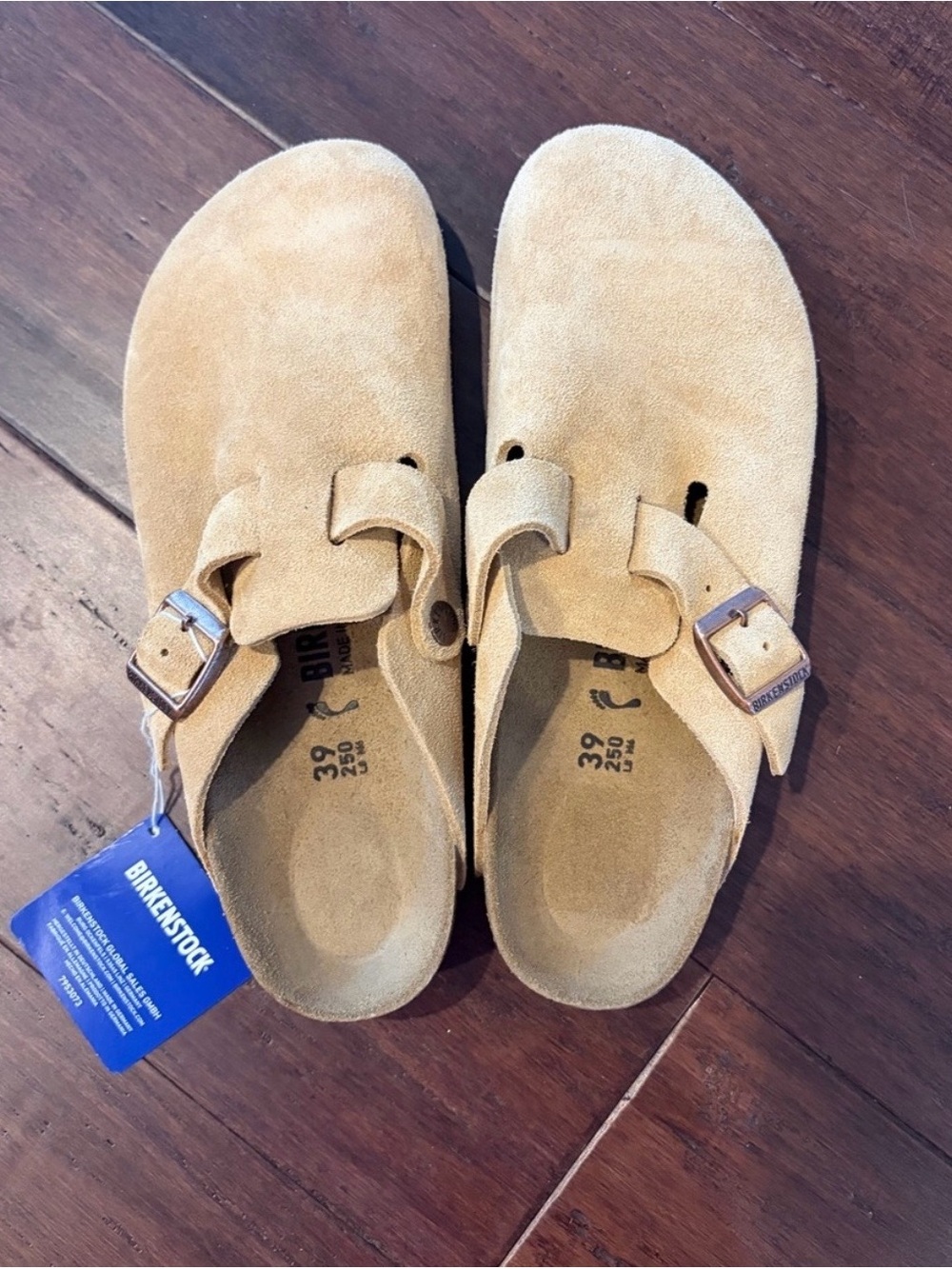 Birkenstock Women’s Suede Clog in Light Tan